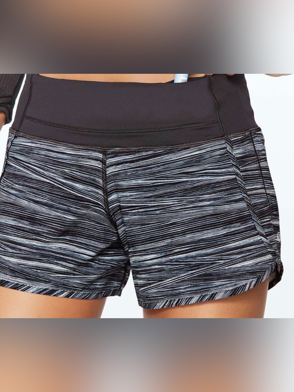 Lululemon Run Times Short (4-way Stretch 4") Low Tide Alpine White Black Sz 4